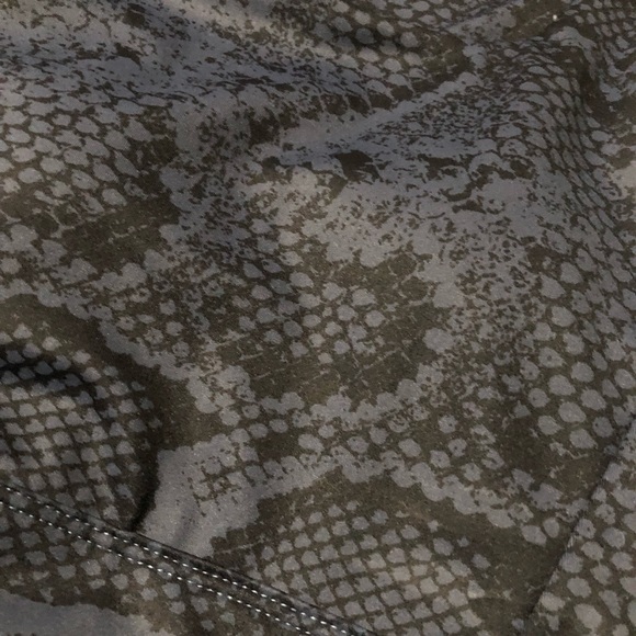 AllFenix Sports Bra XS Racerback Cut Out Back Blue Black Snake Skin Print Womens - Picture 6 of 8